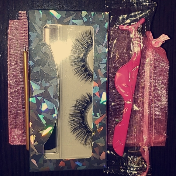 JS Designs Other - Naturally light 3D faux mink soft eyelashes